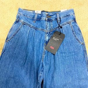 Levi’s Balloon Leg Jean